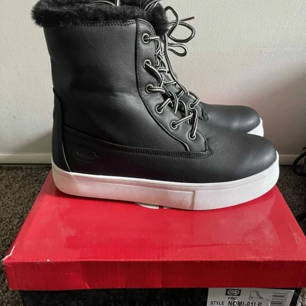 Marc ecko boots - Picture 2 of 2
